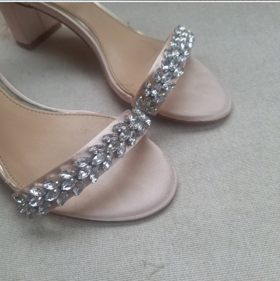 Jewel BADGLEY MISCKA Elegant Crystal Embellished Block Heel Sandals - Picture 2 of 7